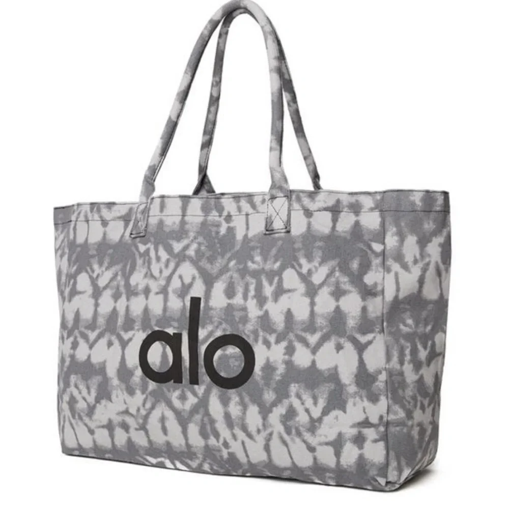 NWT- ALO Iconic Oversized Grey Tie-Dye Tote - Picture 2 of 4